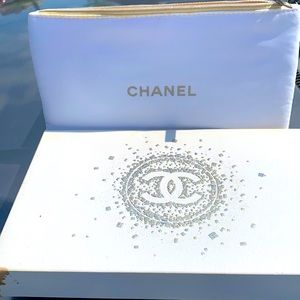 NWOT CHANEL MAKEUP CASE